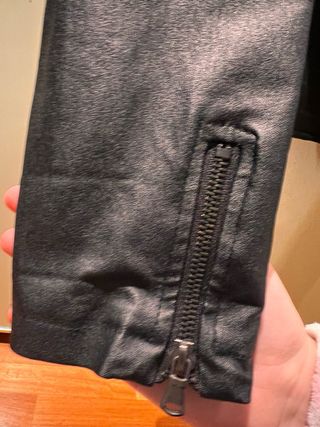 Giacca nera in pelle da donna