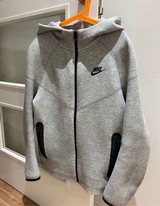 Nike tech gris niño talla L 147-158cm.