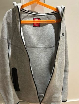 Nike tech gris niño talla L 147-158cm.
