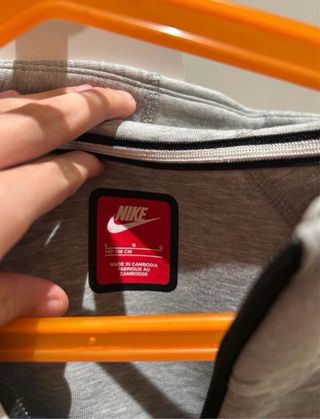 Nike tech gris niño talla L 147-158cm.