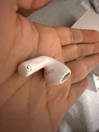 Airpods 4ta generación con cancelación.