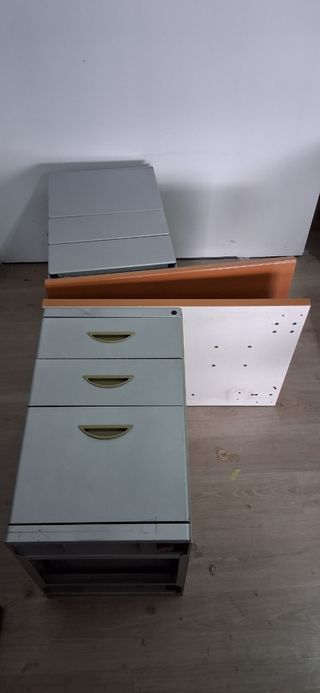 Conjunto 2 Escritorios, separador y armario