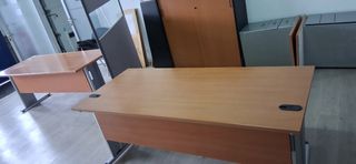 Conjunto 2 Escritorios, separador y armario