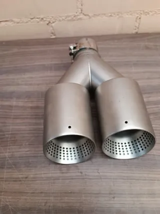 ER Punta de silenciador de doble salida, tipo "U".