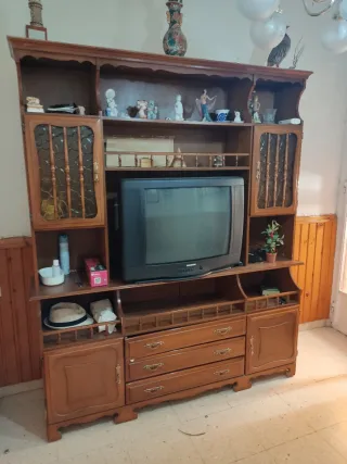 Mueble de salón madera y cristal