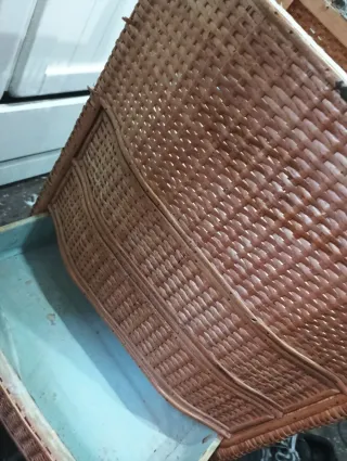 Cómoda de ratán con 4 cajones para restaurar