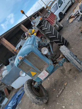 Tractor Ebro 55 LOTE APEROS Y REMOLQUE