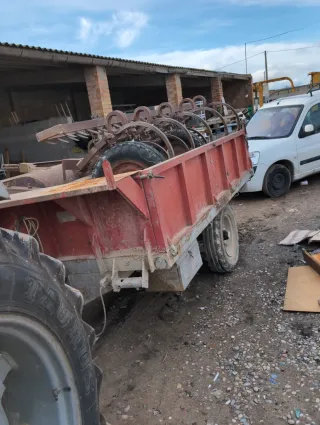 Tractor Ebro 55 LOTE APEROS Y REMOLQUE