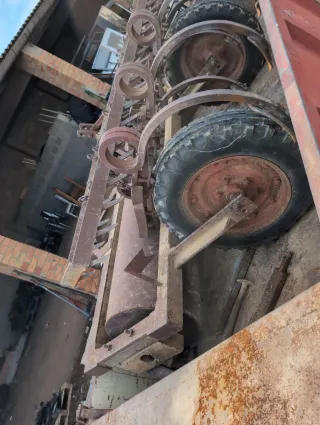 Tractor Ebro 55 LOTE APEROS Y REMOLQUE