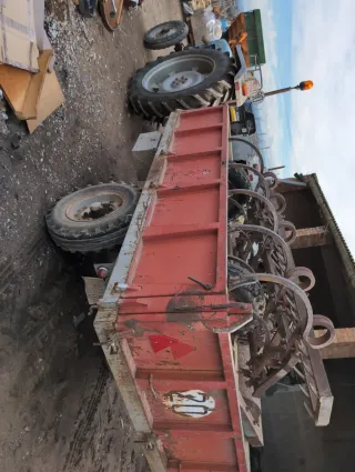 Tractor Ebro 55 LOTE APEROS Y REMOLQUE