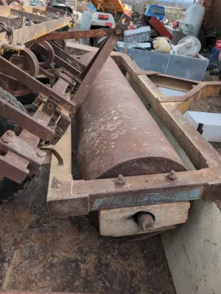 Tractor Ebro 55 LOTE APEROS Y REMOLQUE