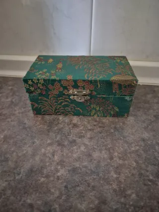 Caja decorativa con 2 bolas chinas