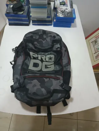 Mochila Negra y Gris