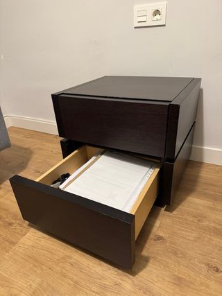 Mesa de noche moderna