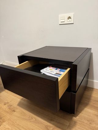 Mesa de noche moderna