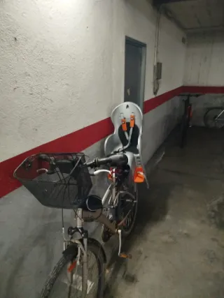 Bicicleta Paseo Decathlon con Silla y Cesta