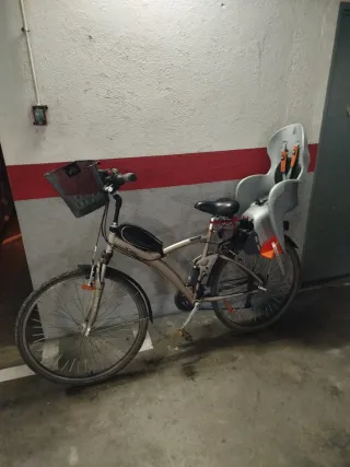 Bicicleta Paseo Decathlon con Silla y Cesta