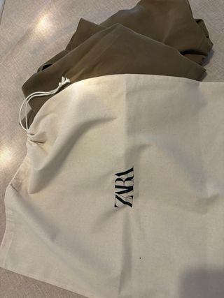 Trench ligero Bershka caqui/oliva L