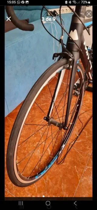 Bicicleta de carretera negra