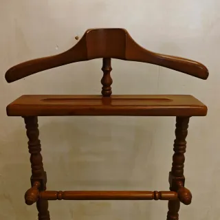 Galán de noche vintage de madera