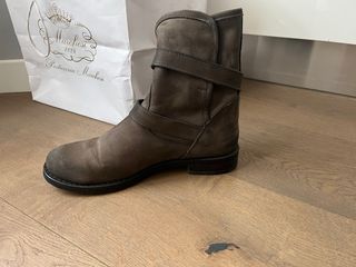 Stivaletti stile biker grigio comprati a New York