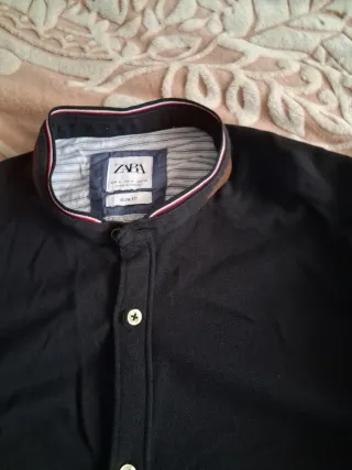 Camisa Negra con coderas marrones