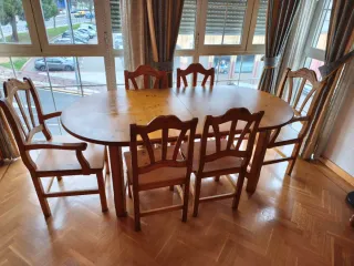 Mesa de comedor y 6 sillas de madera