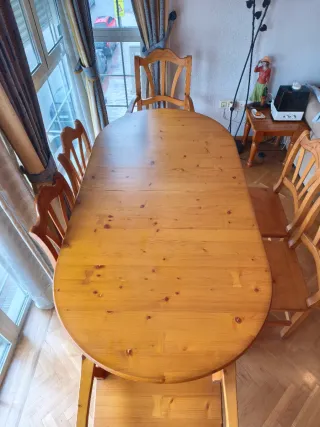 Mesa de comedor y 6 sillas de madera