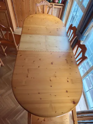 Mesa de comedor y 6 sillas de madera