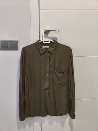 Camisa Pull&Bear verde militar