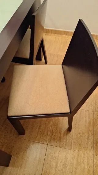 Mesa de comedor y sillas