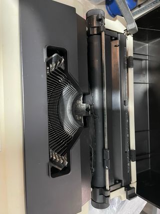 Máquina de escribir Olivetti Lettera 42