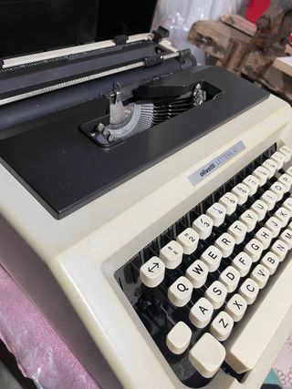 Máquina de escribir Olivetti Lettera 42