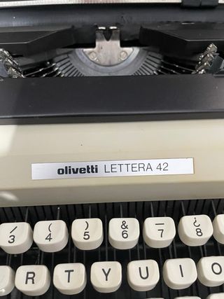 Máquina de escribir Olivetti Lettera 42