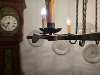 Lámpara de comedor hierro forjado antigua.