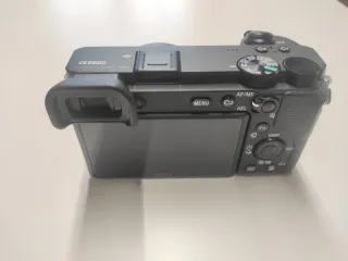 Sony a6600 + 4 objetivos + accesorios