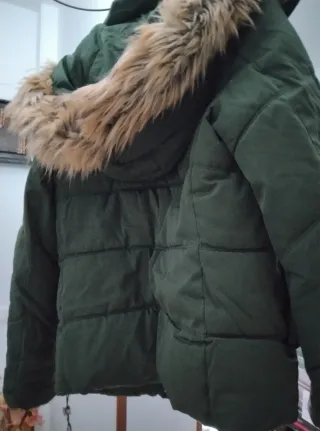 Chaqueta verde Bershka con capucha