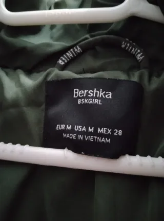 Chaqueta verde Bershka con capucha