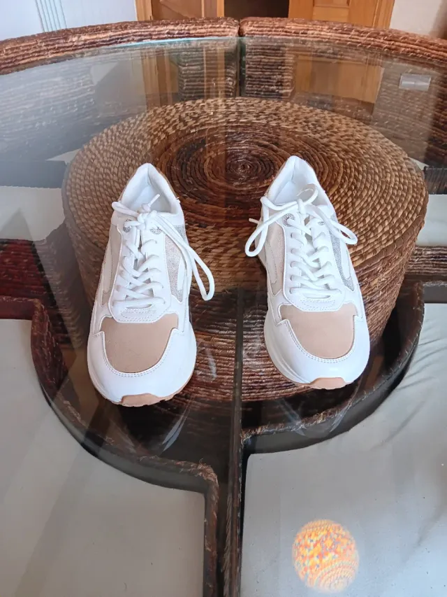 Zapatillas marca Catwalk. Estilo urbano