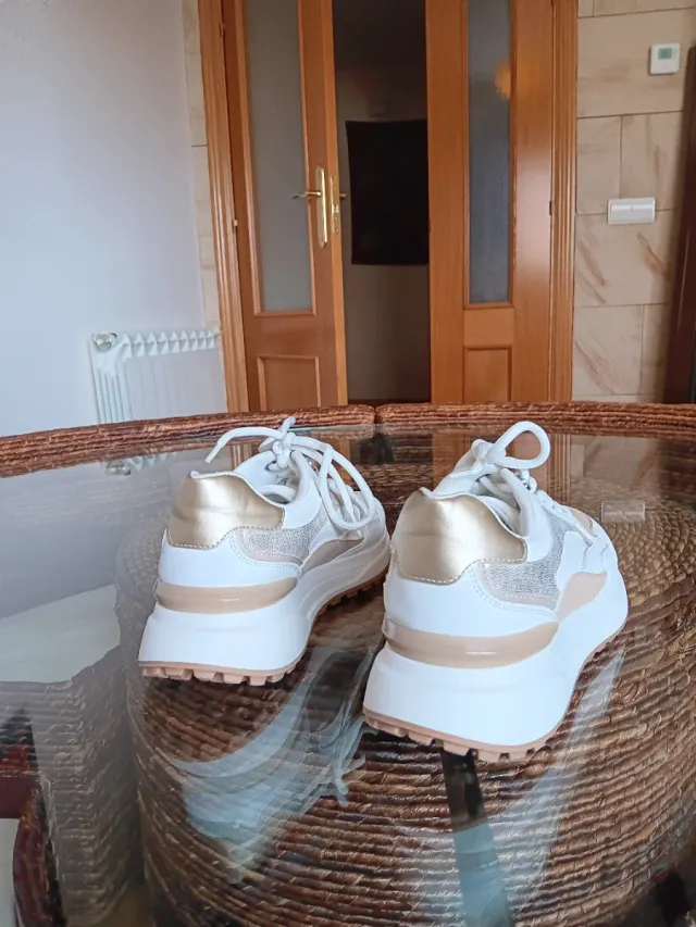 Zapatillas marca Catwalk. Estilo urbano