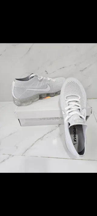 Nike Vapormax Gris y Blanco Sin estrenar