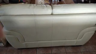 Sofá de 2 plazas de piel beige