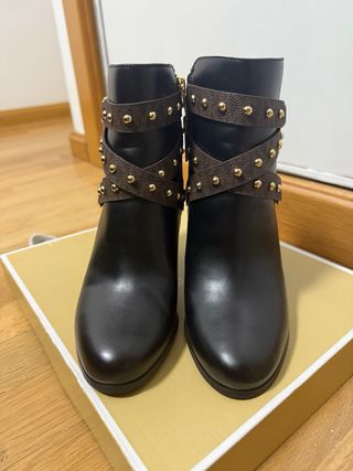 Botines Michael Kors Negros y Marrones