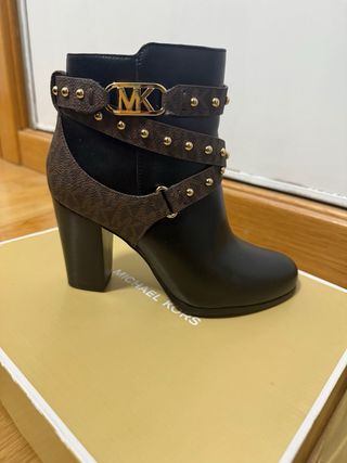 Botines Michael Kors Negros y Marrones