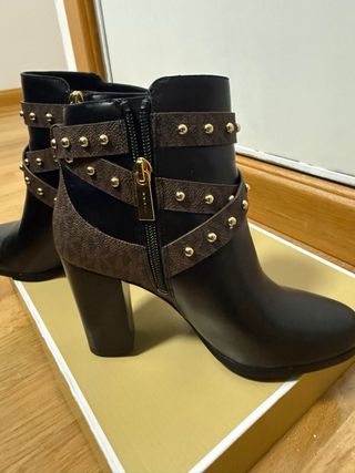 Botines Michael Kors Negros y Marrones