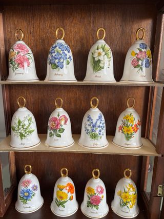 Collezione 12 Campanelle in Porcellana dei Mesi