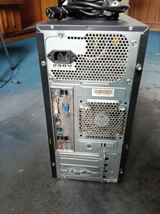 PC LG Negro con Monitor