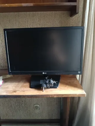 PC LG Negro con Monitor