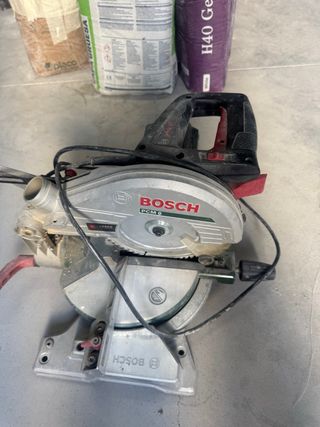Sierra ingletadora Bosch PCM 8