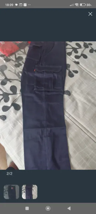 Pantalón azul multibolsillos nuevo. Talla 40